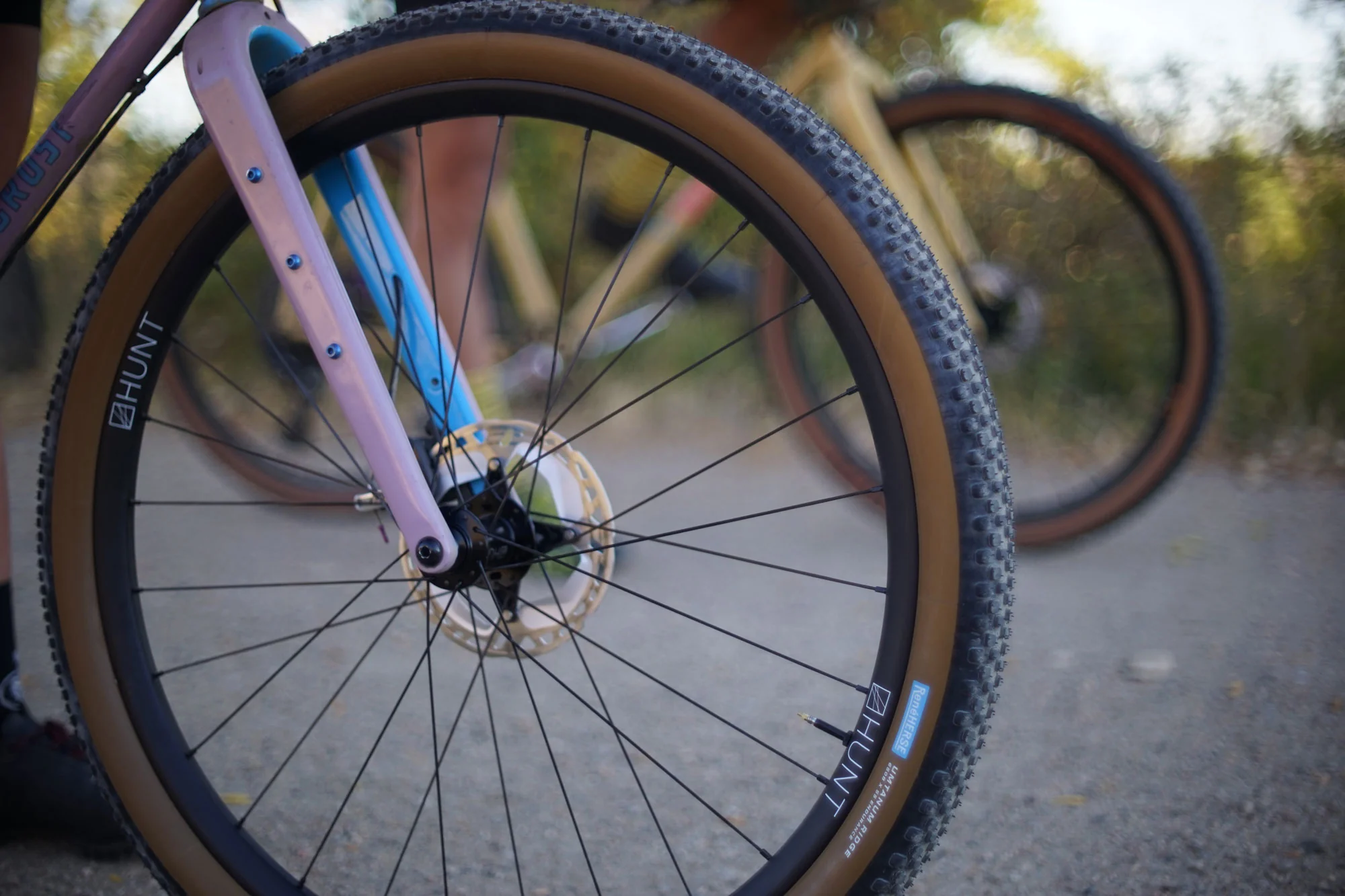 HUNT 650B Adventure Carbon Disc Wheelset - Image 9