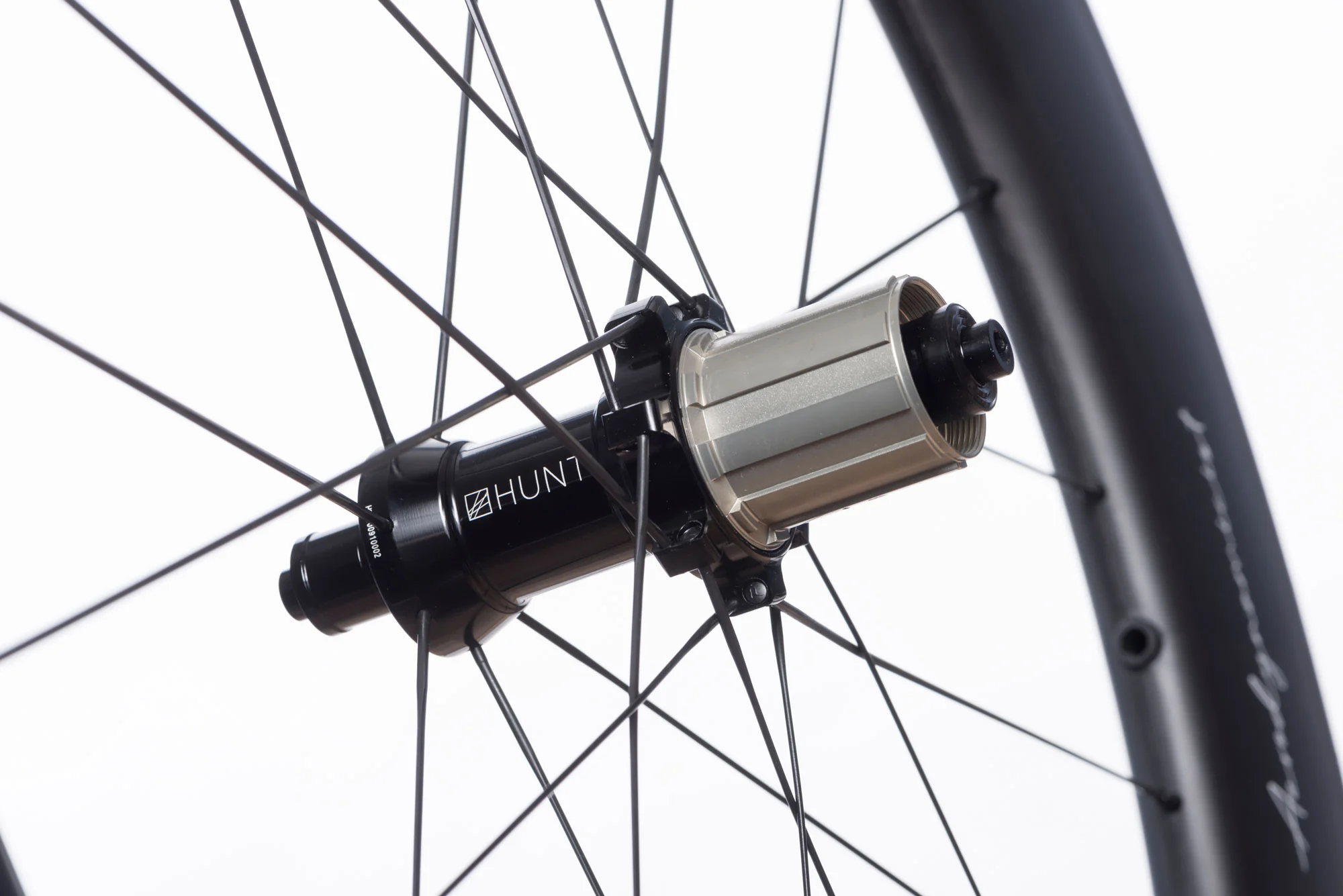HUNT 82 Carbon Aerodynamicist Wheelset - Image 6
