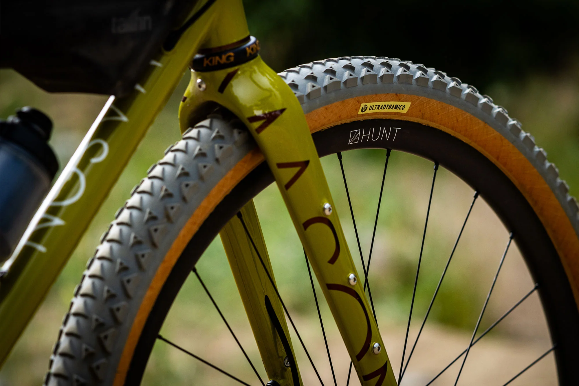HUNT 25 Carbon Gravel X-Wide Wheelset - Image 6